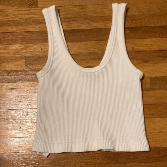 *last chance* The Post | Women’s white ribbed crop tank top - Picture 8 of 12